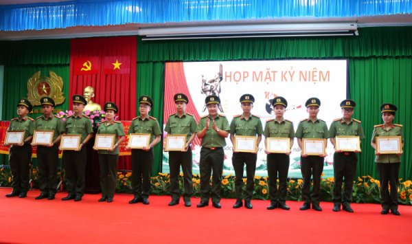 Công an các đơn vị, địa phương tổ chức nhiều hoạt động tri ân -1