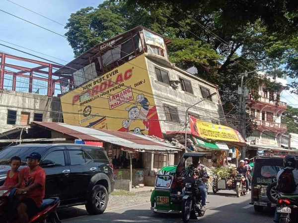 Cảnh tượng kinh hoàng sau trận động đất hiếm có tại Philippines -1