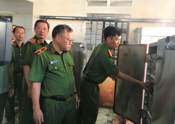 Deputy Minister Nguyen Van Long inspects implementation of President’s special reprieve decision -0