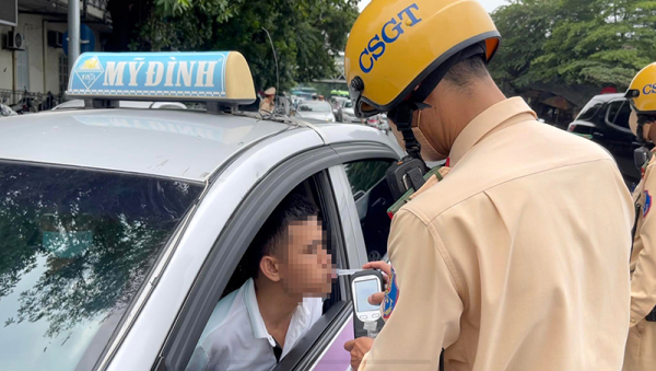 Đón lõng bắt “ma men” trên phố cổ -0