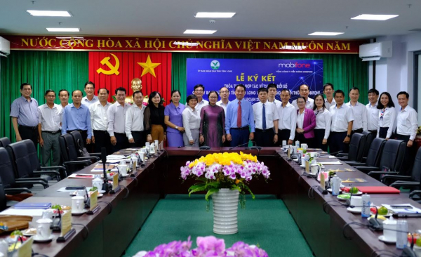 MobiFone ký kết thoả thuận hợp tác chiến lược về chuyển đổi số với UBND tỉnh Vĩnh Long -3