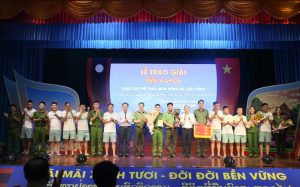 Đặc sắc chương trình giao lưu văn nghệ Việt Nam - Lào -1