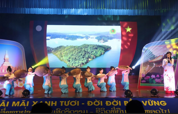 Đặc sắc chương trình giao lưu văn nghệ Việt Nam - Lào -0
