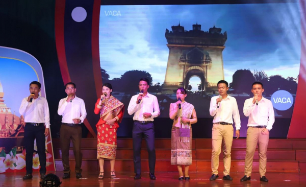 Đặc sắc chương trình giao lưu văn nghệ Việt Nam - Lào -1