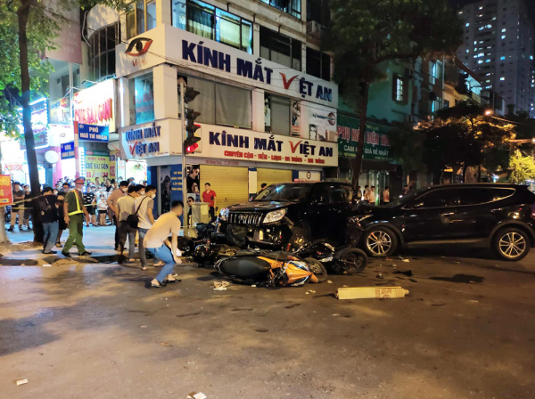 Tạm giữ tài xế liên quan vụ tai nạn liên hoàn ở Hà Nội -0