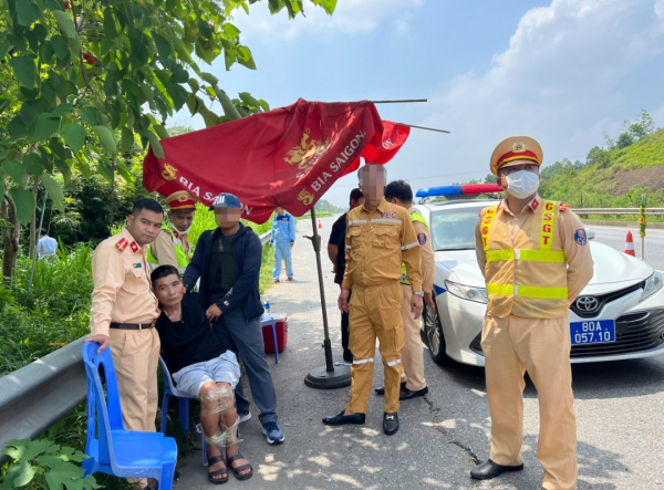 CSGT vây bắt đối tượng vận chuyển ma tuý trên cao tốc Nội Bài-Lào Cai -0