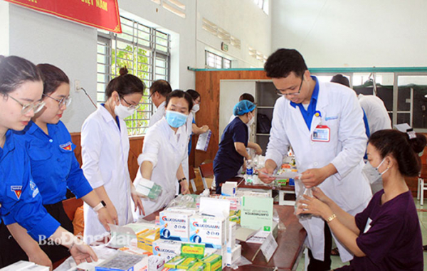 Hành trình Thầy thuốc trẻ chăm sóc thanh niên công nhân ở Đồng Nai -0