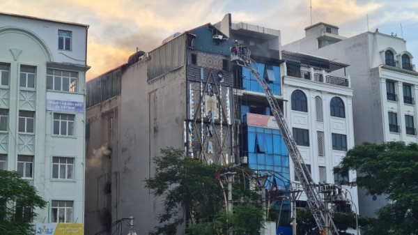 Trước khi hy sinh, 3 cảnh sát cứu 8 người ra khỏi vụ cháy quán karaoke ở Hà Nội -0