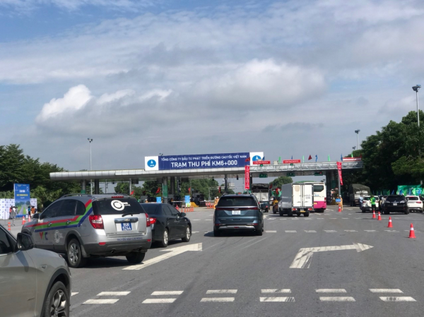 Thu phí không dừng ở tuyến cao tốc dài nhất Nội Bài-Lào Cai:  Nhiều phương tiện quên nạp tiền vào thẻ -0