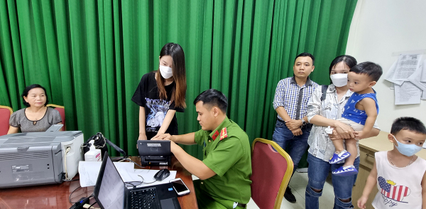 Hà Nội: Dồn lực cấp CCCD gắn chíp cho người dân -0