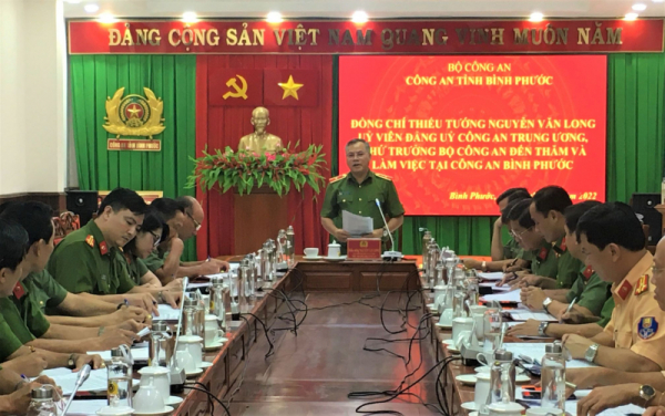 Deputy Minister Nguyen Van Long works with Binh Phuoc Police -0