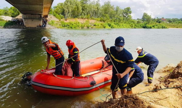 Tìm thấy thi thể nạn nhân nhảy cầu sông Hiếu -0