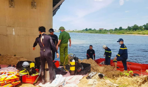 Tìm thấy thi thể nạn nhân nhảy cầu sông Hiếu -1