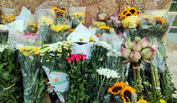 Xúc động tình cảm Nhân dân đến đặt hoa tươi dưới Tượng đài tri ân 3 CBCS Cảnh sát PCCC&CNCH hy sinh -0