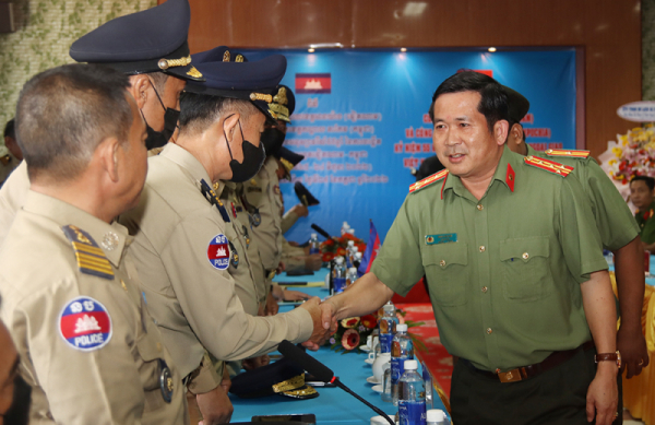 Police of An Giang promote ties with Cambodian counterparts   -0