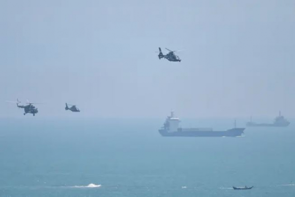 Dàn trực thăng Trung Quốc đổ bộ trong cuộc tập trận 