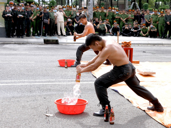 Tuyên thệ thành lập Trung đoàn cảnh sát cơ động dự bị chiến đấu -0