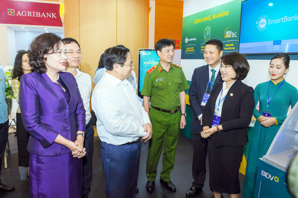 Ngân hàng tiên phong chuyển đổi số để toàn dân hưởng lợi -0