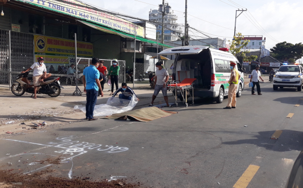 Nam thanh niên tử vong sau cú va chạm với ôtô -0