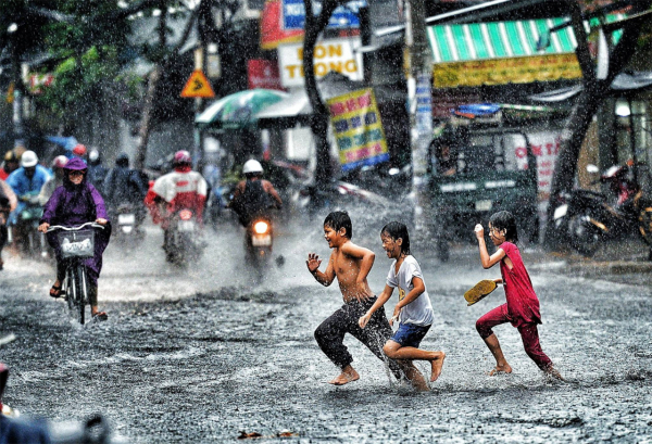 Mưa lớn khắp cả nước, đề phòng tố lốc và gió giật mạnh -0