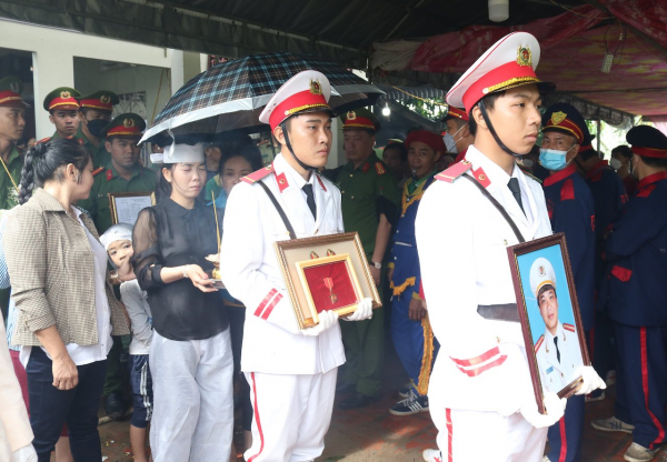 Lễ truy điệu Thiếu tá Hồ Tấn Dương hy sinh khi làm nhiệm vụ -1