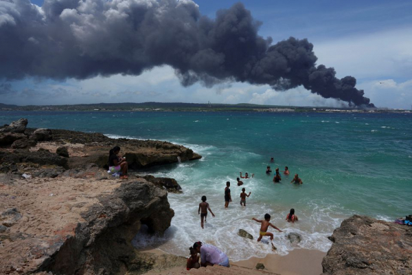 17 lính cứu hỏa mất tích trong vụ cháy kho dầu kinh hoàng ở Cuba -0