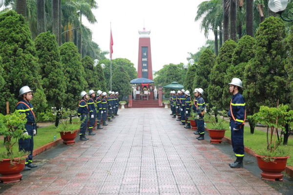 Tiễn biệt liệt sĩ, Thượng uý Đỗ Đức Việt về nơi an nghỉ cuối cùng -0