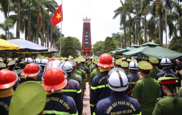 Xúc động tiễn đưa người lính cứu hoả Đặng Anh Quân -0