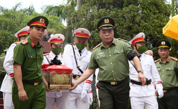 Xúc động tiễn đưa người lính cứu hoả Đặng Anh Quân -0