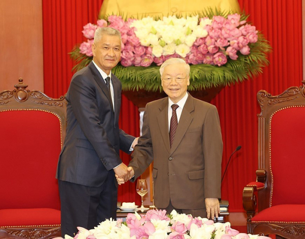 Tổng Bí thư Nguyễn Phú Trọng tiếp Bí thư Thành ủy Vientiane -3