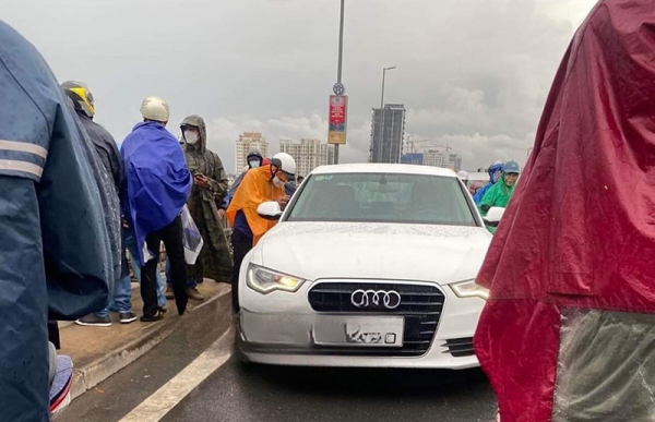 Xác minh người đàn ông tử vong và chiếc xe Audi bỏ lại trên cầu Nhật Tân -0