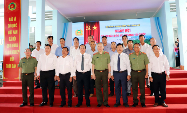 Bộ trưởng Tô Lâm dự Ngày hội TDBV ANTQ tại Cà Mau -0
