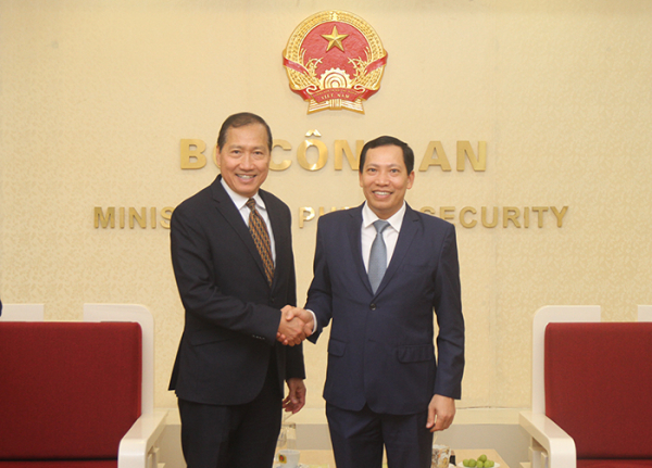 Deputy Minister Le Van Tuyen receives representatives of Boeing  -0