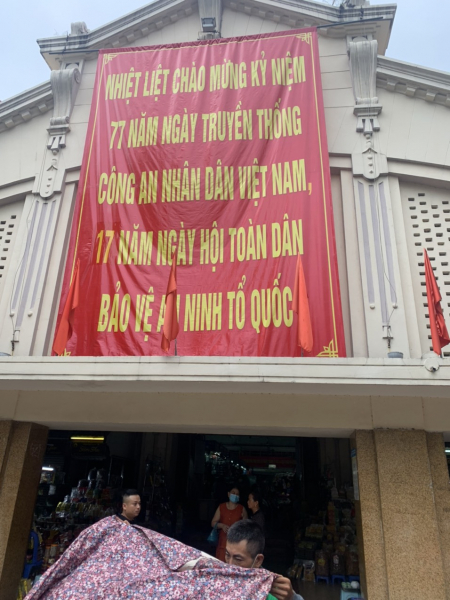 Công an Thủ đô thực hiện 6 điều Bác Hồ dạy: Bình yên khu chợ Đồng Xuân -1