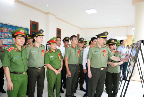 Minister To Lam attends celebration of the 38th anniversary of the victory of counterintelligence plan CM12 - 1