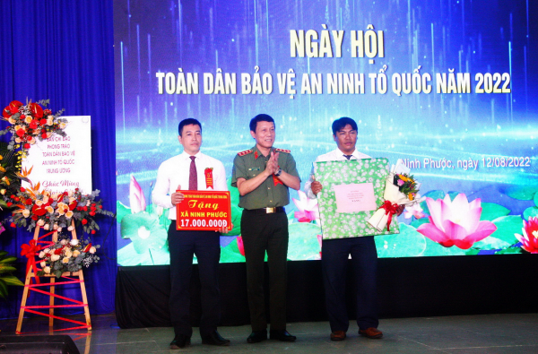 Thứ trưởng Lương Tam Quang dự “Ngày hội toàn dân bảo vệ an ninh Tổ quốc” tại Khánh Hòa -0
