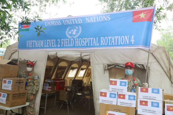Chiến sĩ “mũ nồi xanh” khám chữa bệnh cho người dân Nam Sudan -0