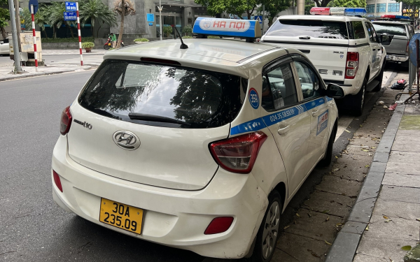 Xử phạt nghiêm lái xe taxi “chặt chém” khách du lịch phố cổ  -0