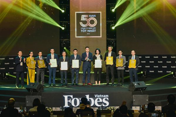 Vinamilk 10 năm liền đứng Top 50 doanh nghiệp niêm yết tốt nhất của Forbes Việt Nam -0