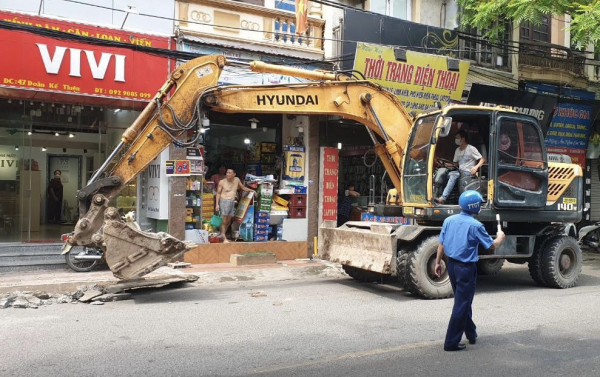 Giải toả vi phạm về trật tự an toàn giao thông, phục vụ Quốc khánh 2/9 và Giải phóng Thủ đô 10/10 -0