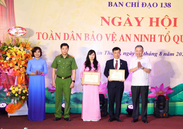 Bộ trưởng Tô Lâm dự Ngày hội toàn dân bảo vệ An ninh Tổ quốc phường Quán Thánh -0