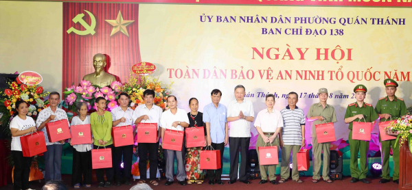 Bộ trưởng Tô Lâm dự Ngày hội toàn dân bảo vệ An ninh Tổ quốc phường Quán Thánh -0