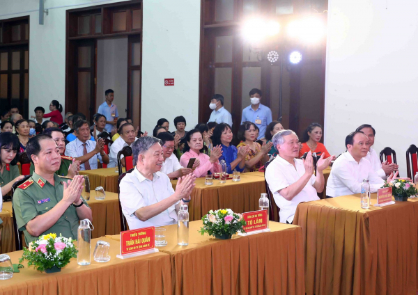 Bộ trưởng Tô Lâm dự Ngày hội toàn dân bảo vệ An ninh Tổ quốc phường Quán Thánh -0