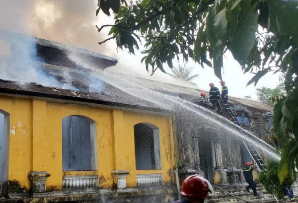 Dập tắt vụ hỏa hoạn tại di tích Quốc Tử Giám triều Nguyễn -0
