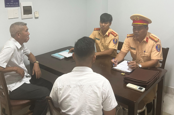 Đà Nẵng: Độ chế còi hơi rồi làm ồn khi di chuyển trong khu đông dân cư tài xế ô tô lãnh phạt -0