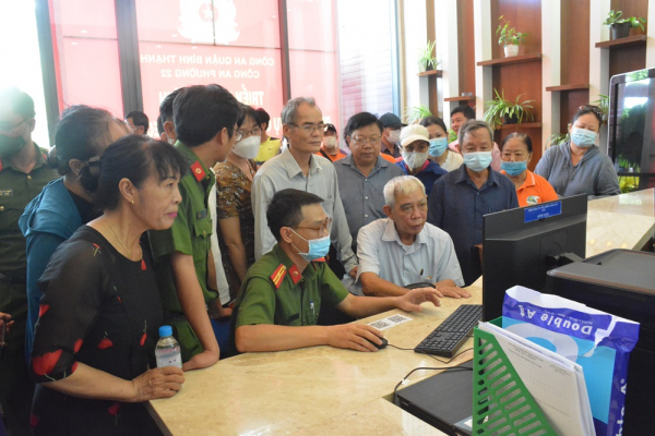 Háo hức trải nghiệm các mô hình điểm về sử dụng dịch vụ công ở TP Hồ Chí Minh -0