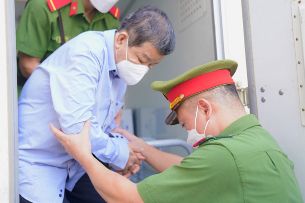 Cựu Chủ tịch UBND tỉnh Bình Dương xin hưởng mức án nhẹ -0