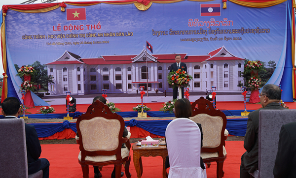 Góp phần củng cố và tăng cường mối quan hệ giữa hai nước Việt Nam - Lào -1