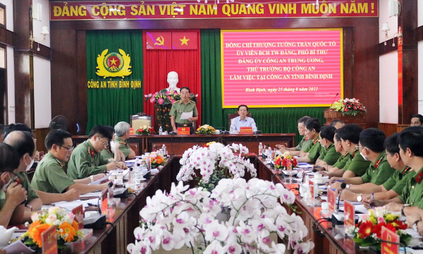 Thứ trưởng Trần Quốc Tỏ thăm và làm việc tại Công an tỉnh Bình Định -0
