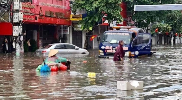 Nhiều tuyến phố tại Hải Phòng và Quảng Ninh ngập lụt sau mưa lớn -0